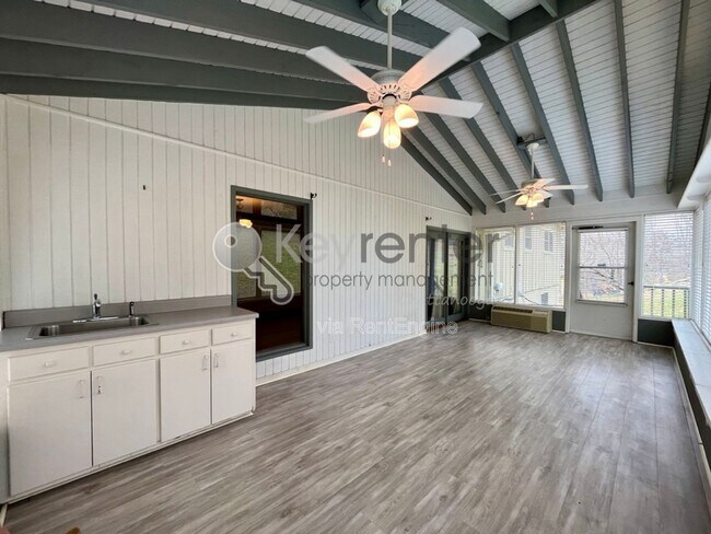 Building Photo - 4704 Privateer Rd