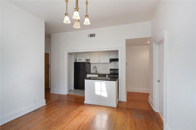 Building Photo - 2801 St Charles Ave