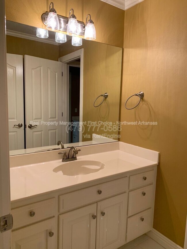 Building Photo - 300 Genesis Dr