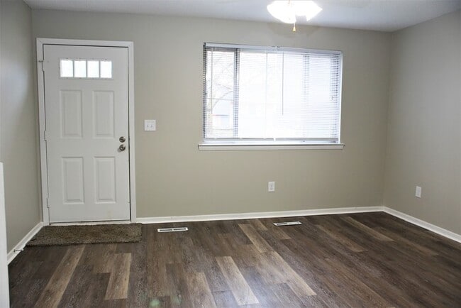 Building Photo - 2755 Glenbriar St