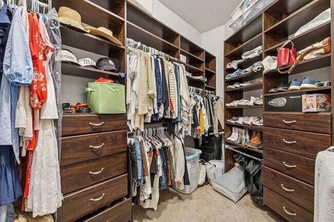 Building Photo - 2950 McKinney Ave