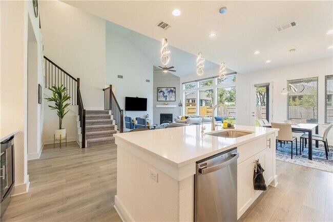 Building Photo - 718 Whitetail Dr