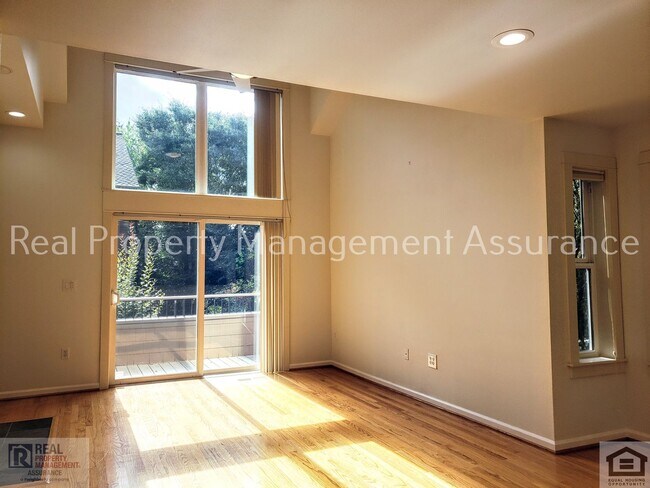 Building Photo - 10275 NW Alder Grove Ln