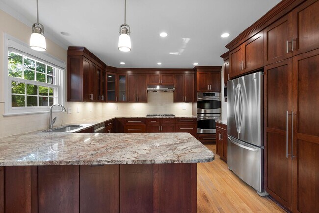 Building Photo - 3 Bed 2.5 Bath - Bethesda Split Level Single Family - Move In Ready