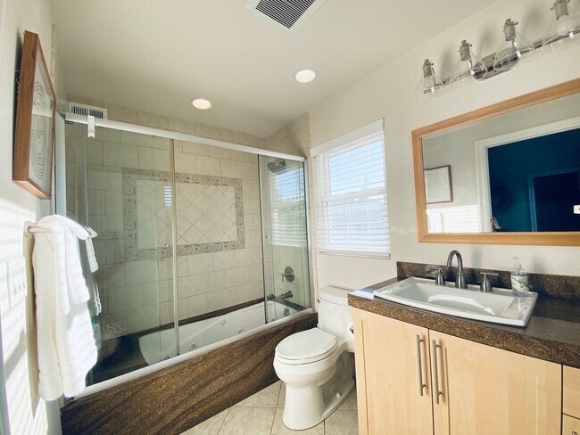 Building Photo - 3005 Strongs Dr