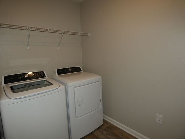 Building Photo - 5804 Guinevere Ln