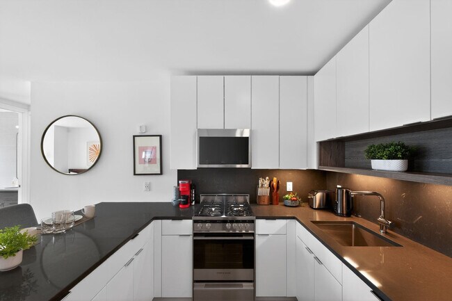 Building Photo - 68 W 37th St