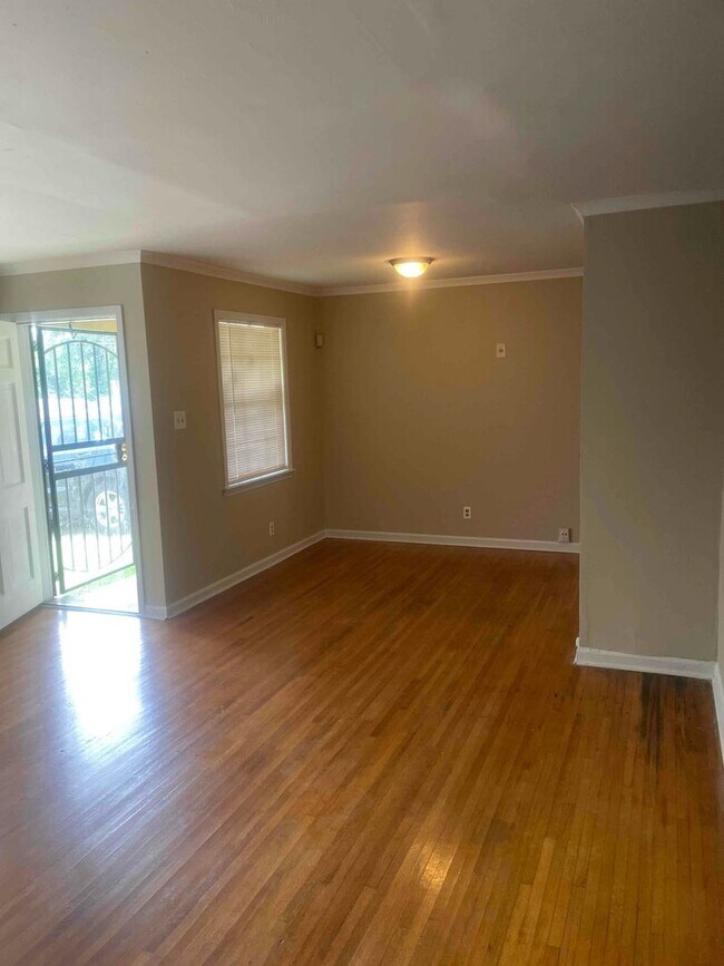 Building Photo - MOVE-IN SPECIAL 1/2 OFF 1ST MONTH'S RENT!!