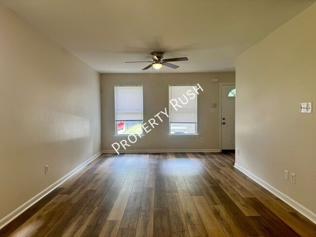 Building Photo - 709 N Holly St