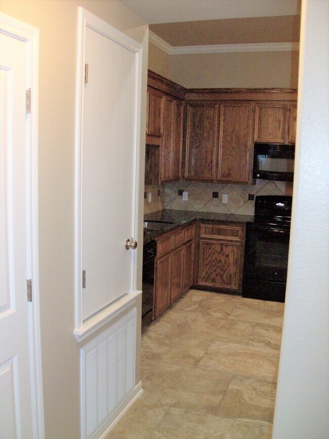 Building Photo - 3/2 Duplex off Bunny Trail Killeen - Text 201-231-7228 for more details