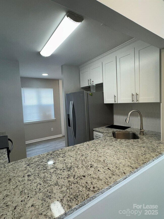 Building Photo - 7801 Renaissance Ct