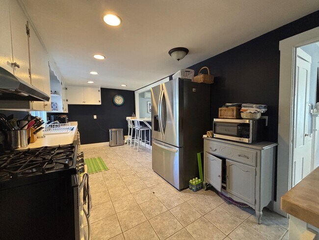 Building Photo - 14 Dixon St