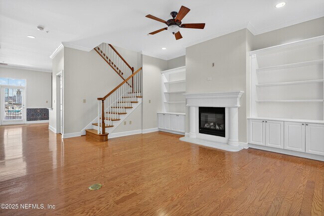 Building Photo - 430 E Bay St
