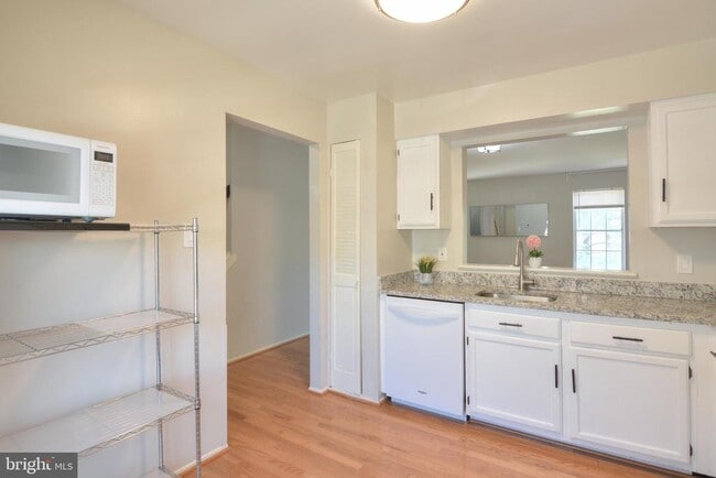 Building Photo - 3 Birdseye Ct