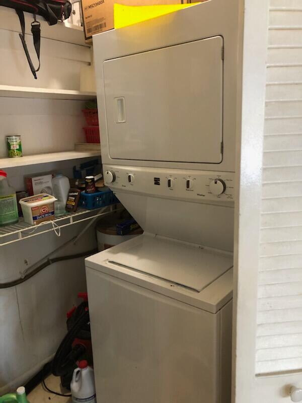 Building Photo - 2161 NE 51st Ct