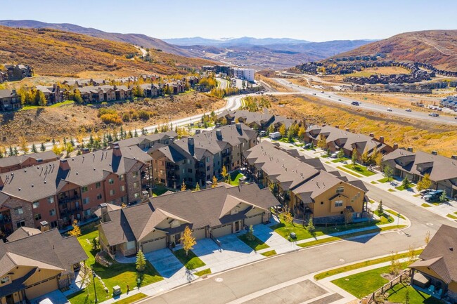 Building Photo - Modern Townhome in Black Rock Ridge
