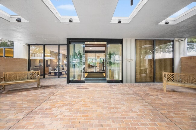 Building Photo - 14 Greenway Plz