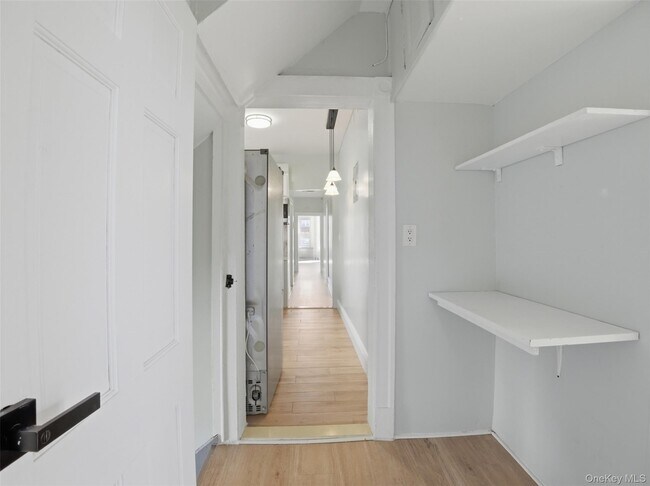 Building Photo - 406 S 3rd Ave