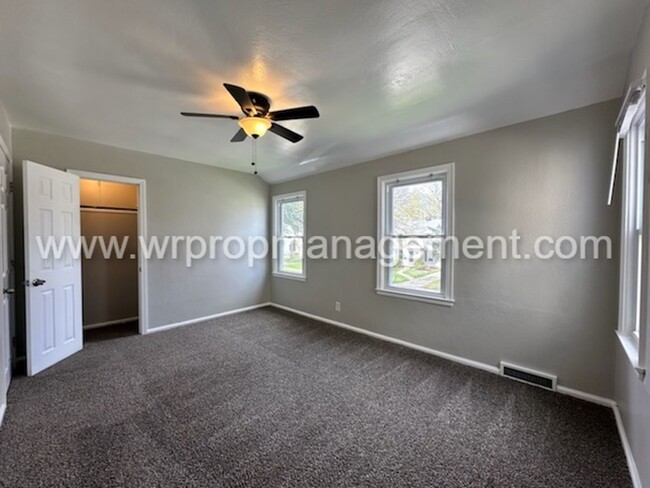 Building Photo - 3 Bed 1.5 Bath Home is West Toledo