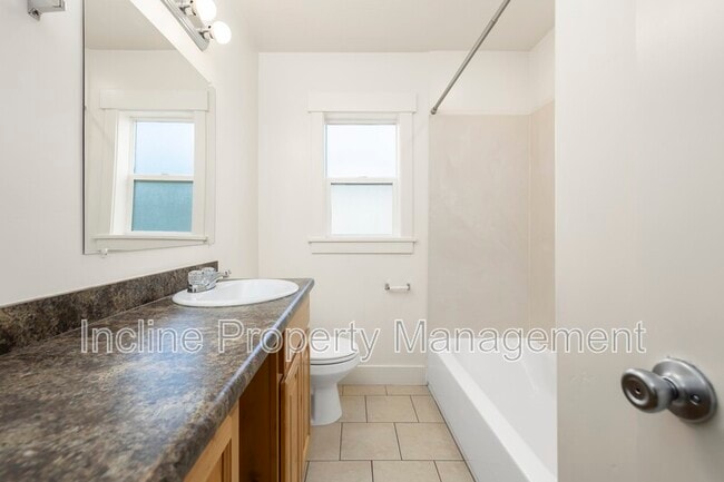 Building Photo - 792 500 N