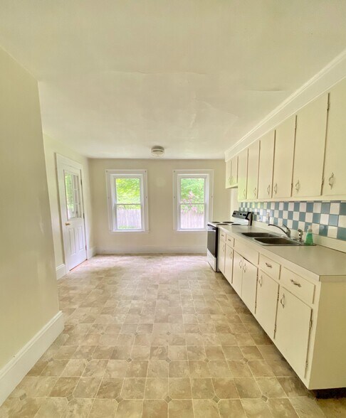 Building Photo - 147 Union St