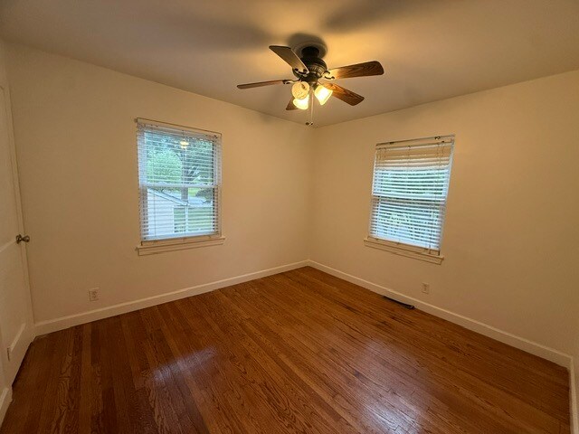 Building Photo - 2310 Fernwood Dr