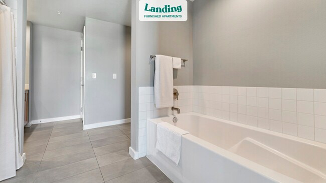 Building Photo - 900 Matisse Dr