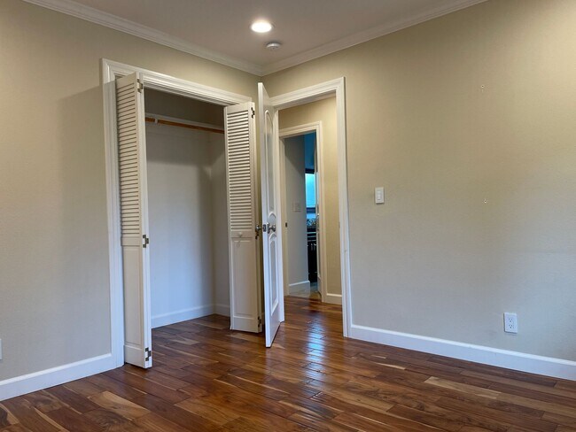 Building Photo - SUNNYVALE - Sunnyvale Updated 4-Bed, 2-Bat...