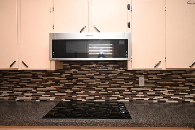 Building Photo - 4 bed 2 bath near SAFB.