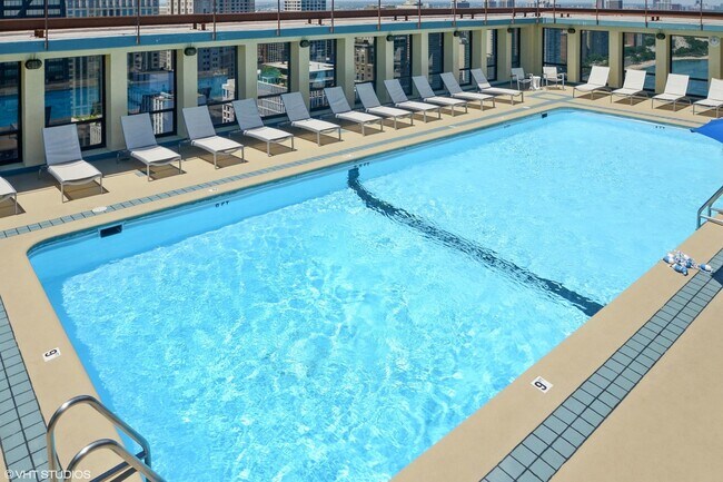 Building Photo - 260 E Chestnut St