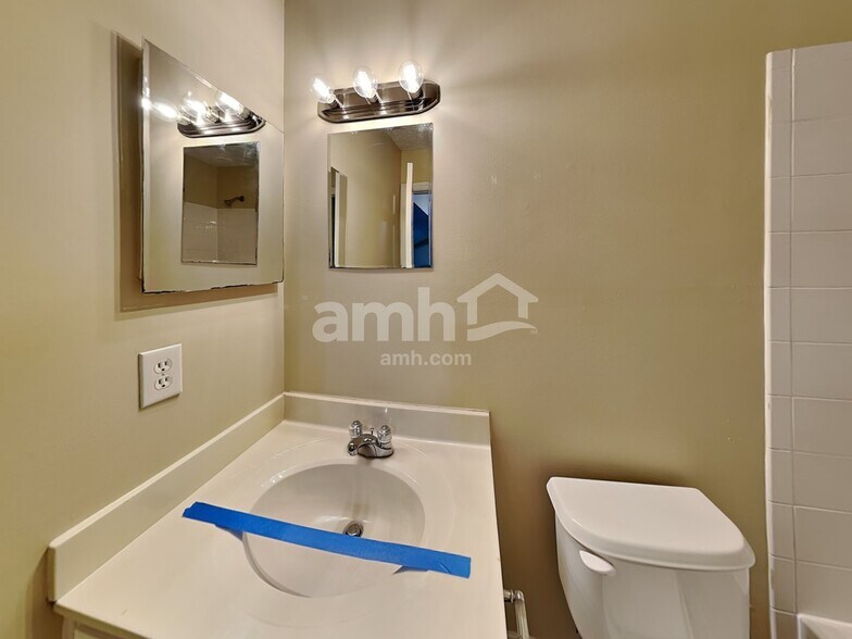 Building Photo - 82 Richard Ave