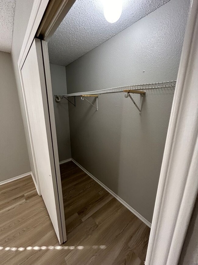 Building Photo - An unbeatable location that offers both convenience and luxury.