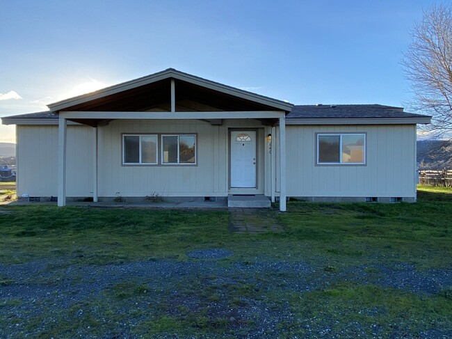 Building Photo - Dallesport, WA Home For Rent