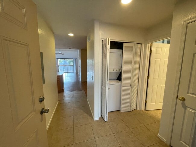 Building Photo - $1,550 2-3 Bedroom For Lease With Community Heated Pool & Spa in 85207!