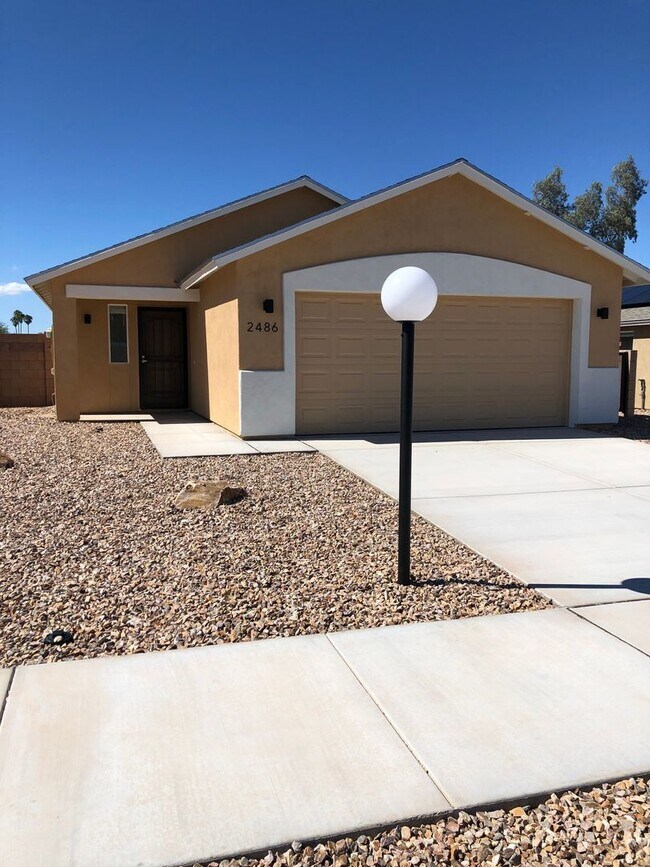 Building Photo - 2486 S Clovis Place-