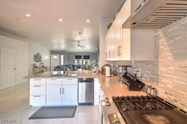 Building Photo - 4402 Cassandra Dr