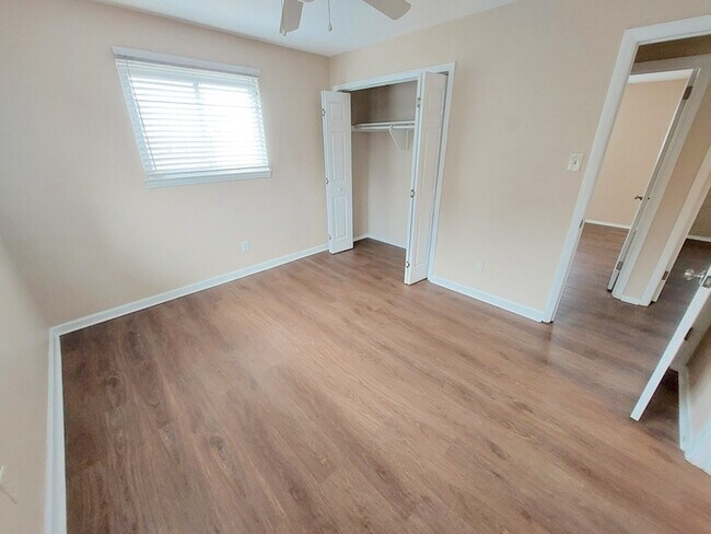 Building Photo - 329 Bernice Pl