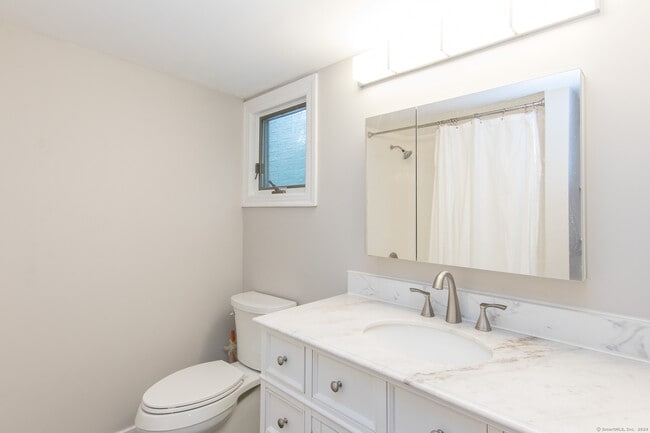 Building Photo - 211 New Canaan Rd