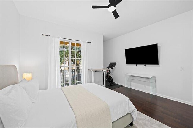 Building Photo - 515 SW 18th Ave
