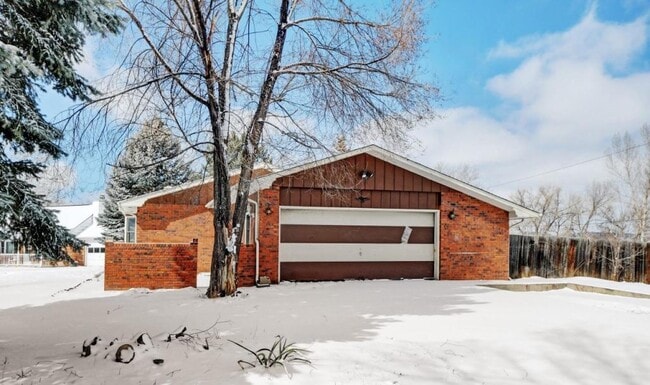 Building Photo - 2823 Gateway Dr