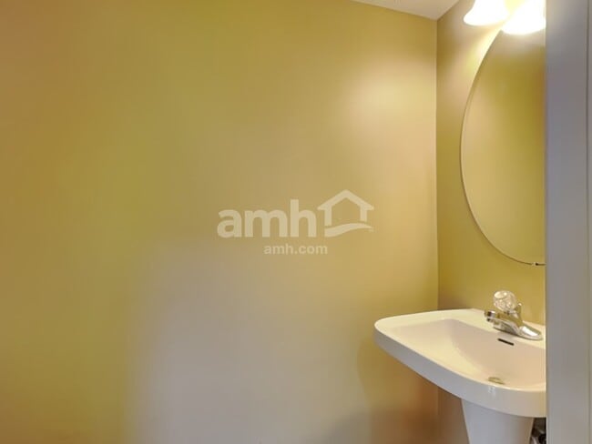 Building Photo - 9865 Whispering Pine Dr