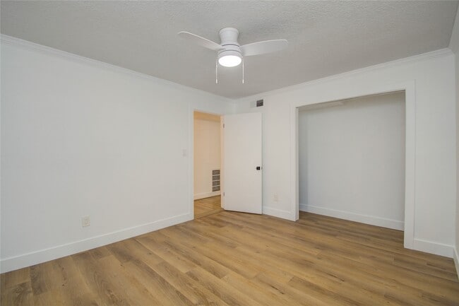 Building Photo - 1527 Rutland St