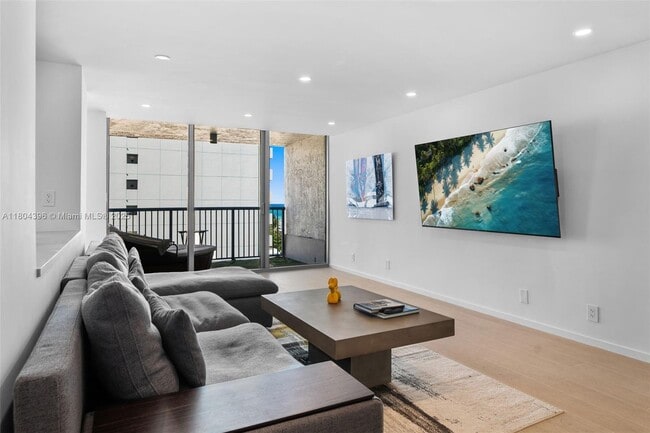 Building Photo - 2655 Collins Ave