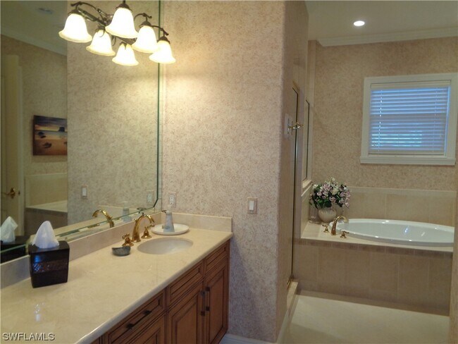 Building Photo - 534 Avellino Isles Cir