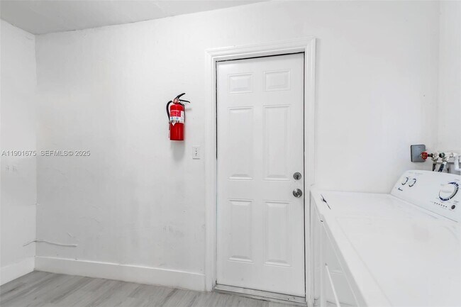 Building Photo - 230 NE 2nd Pl