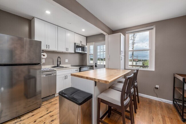 Building Photo - 1055 Parksley Ave