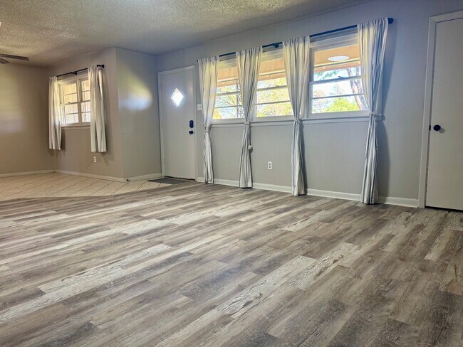 Building Photo - "Charming 3-Bedroom Gem with 2 Full Baths on 54th Street – Spacious 1,725 Sq Ft Haven in Lubbock!"