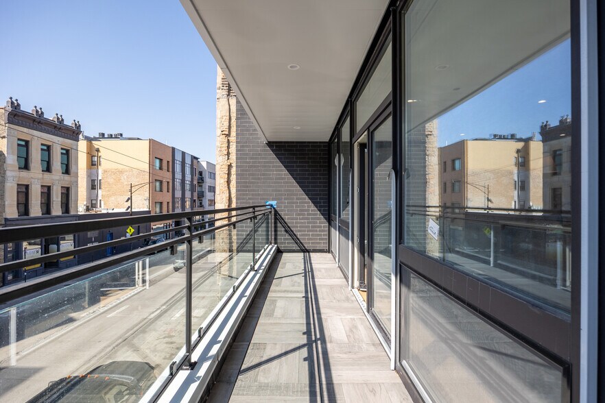 Building Photo - 1610 W Grand Ave