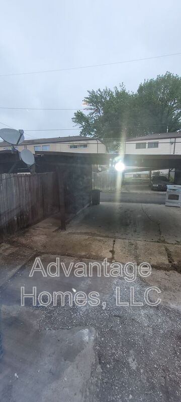 Building Photo - 829 N 70th Terrace