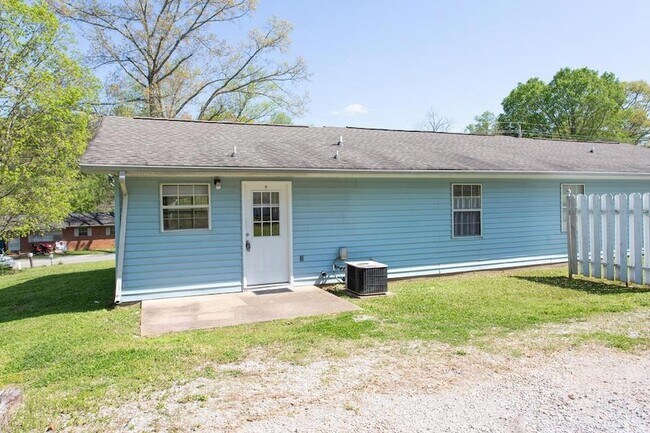 Building Photo - 5571 Tallant Road Unit Apt B